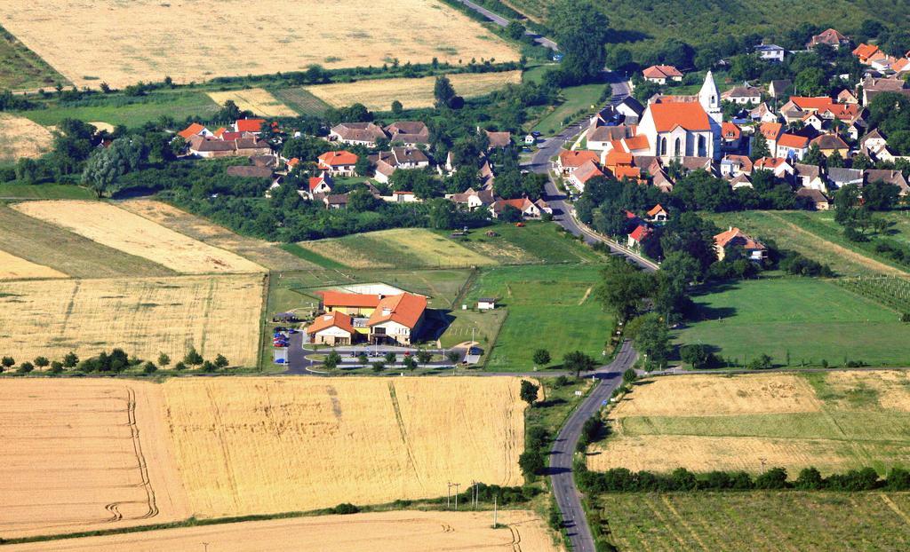 Wellness Happy Star Hnanice (Znojmo)